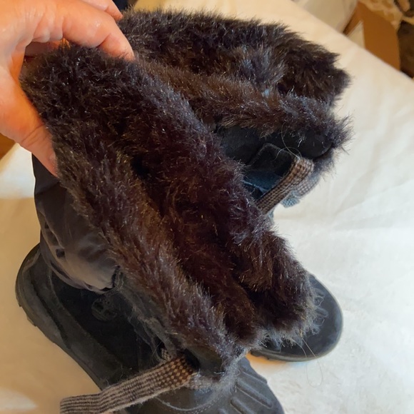 Timberland boots. Great for winter weather. Worn once. Perfect condition - Picture 4 of 6